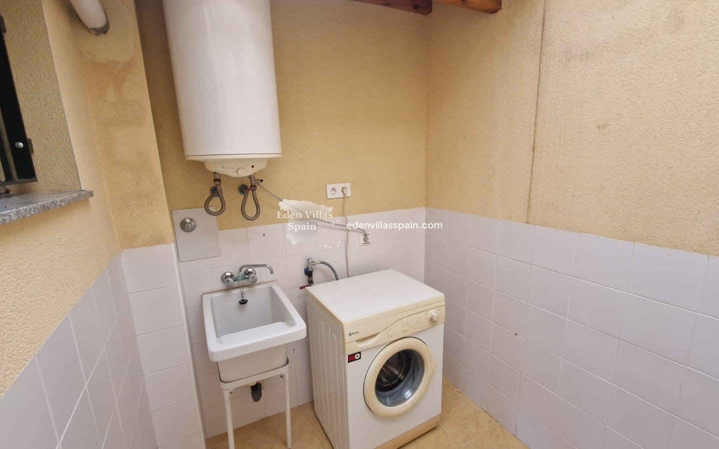 Resale - Terrace House - Daya Nueva