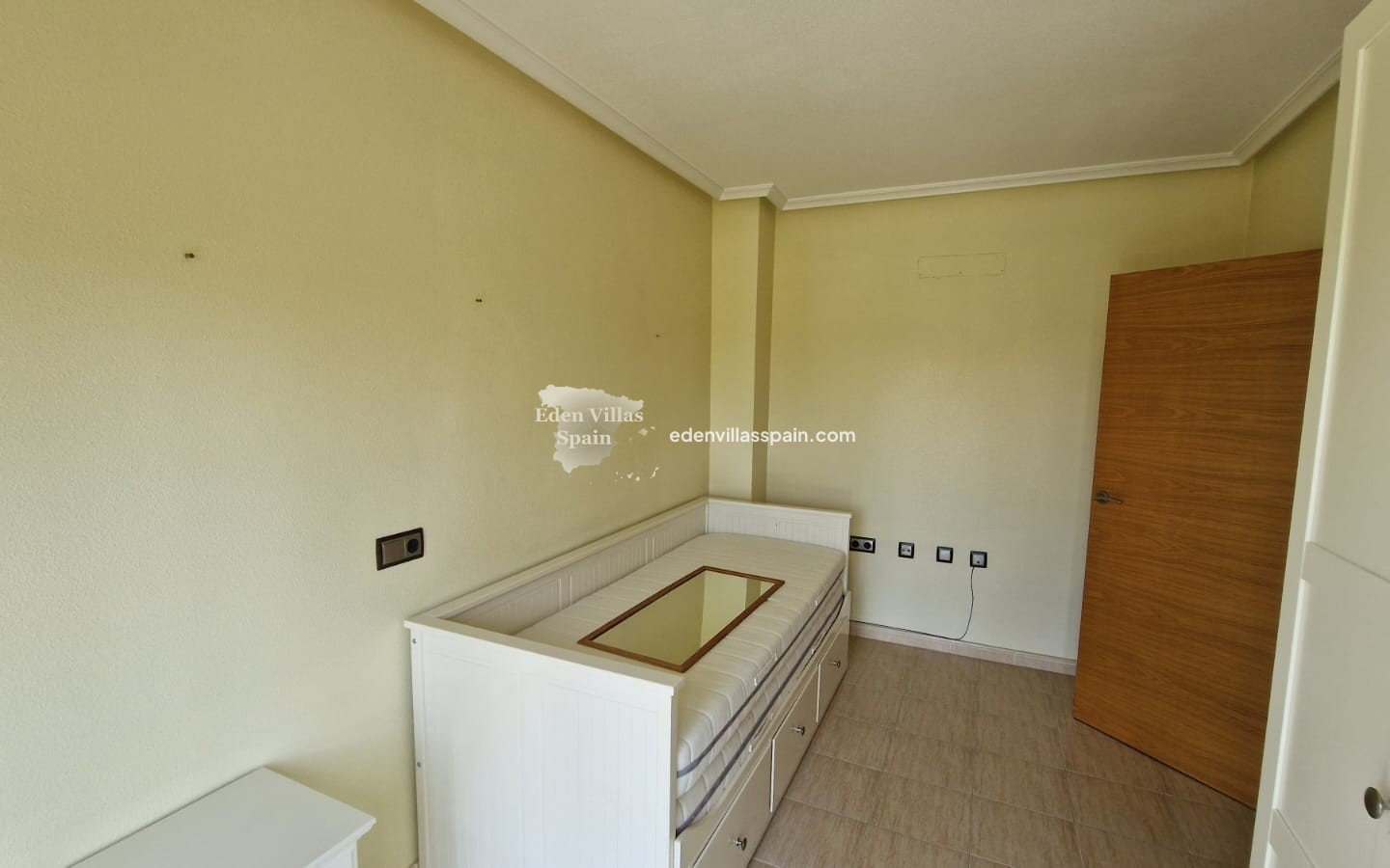 Resale - Terrace House - Daya Nueva