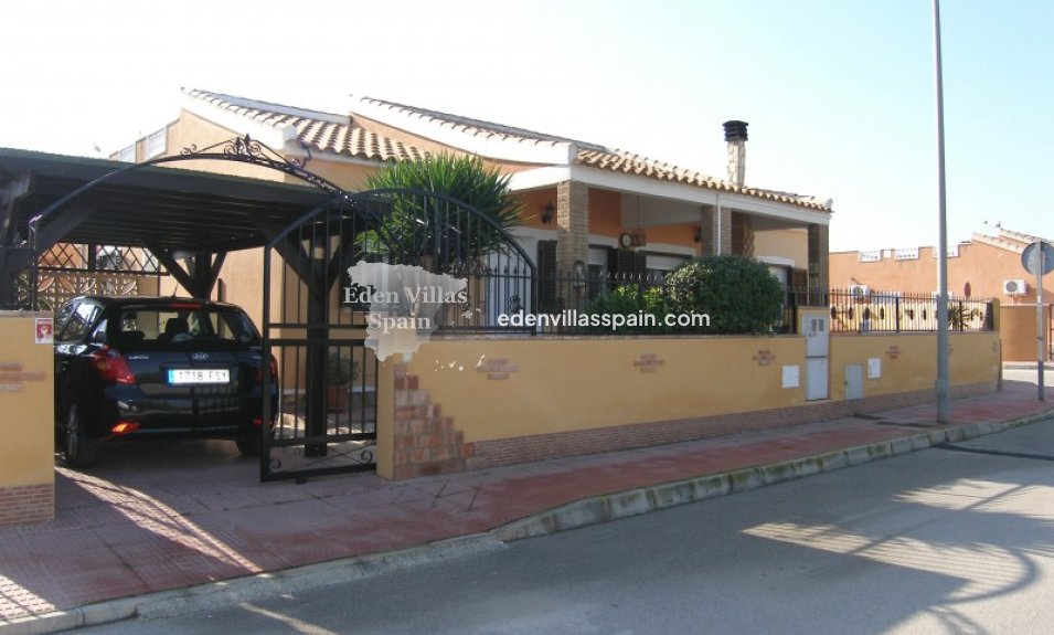 Resale - Town House - Daya Nueva
