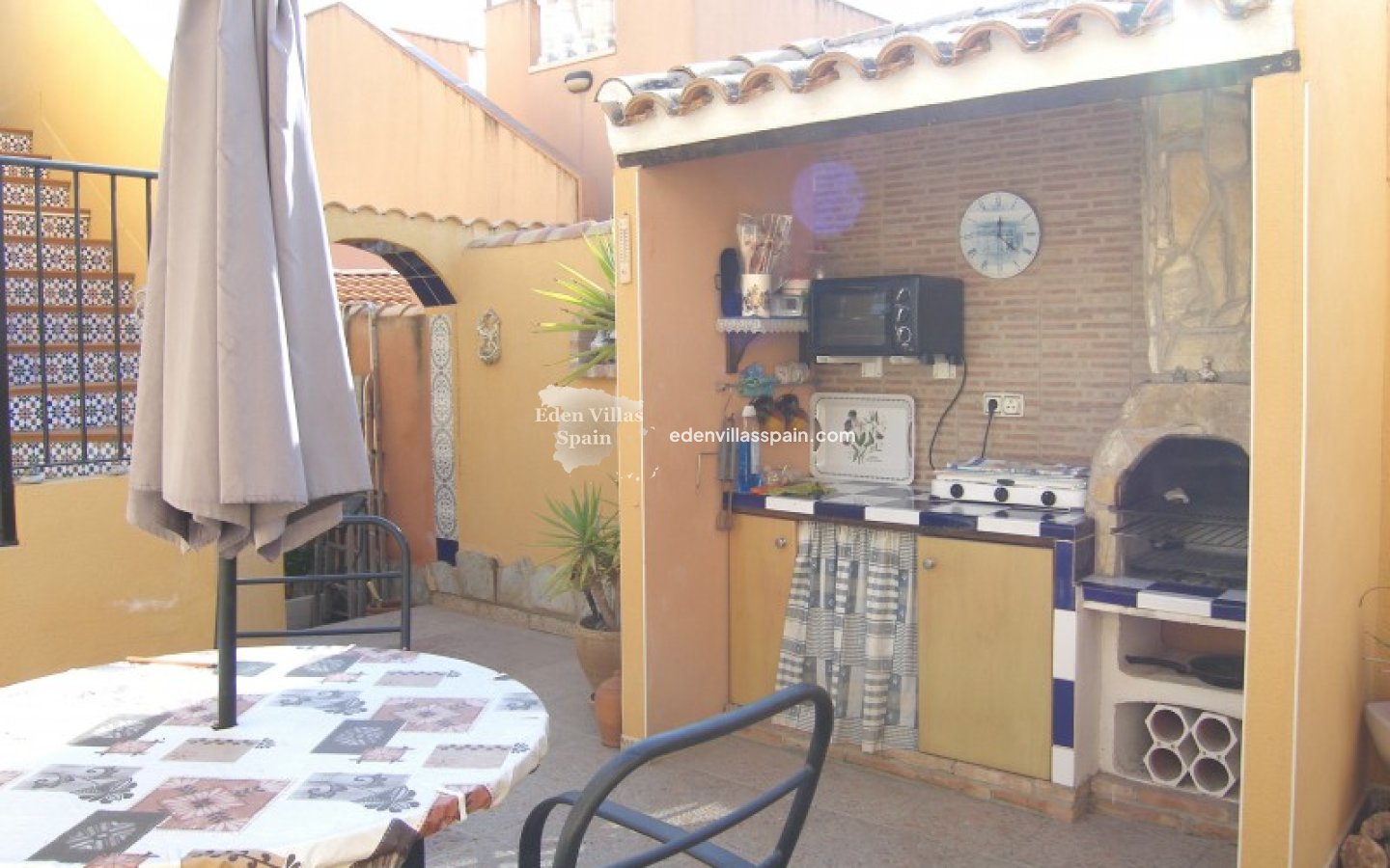Resale - Town House - Daya Nueva