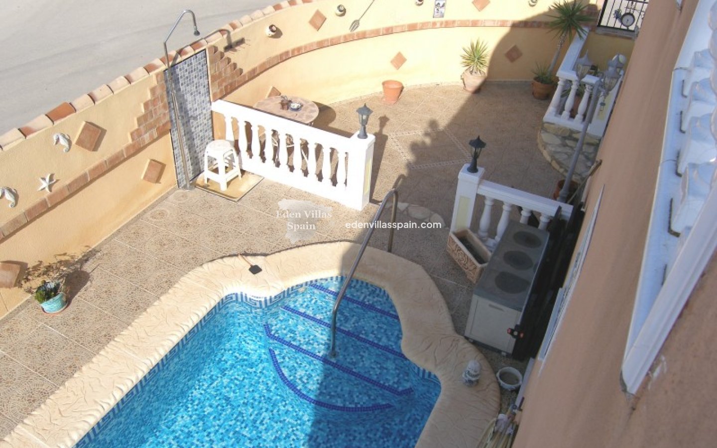Resale - Town House - Daya Nueva