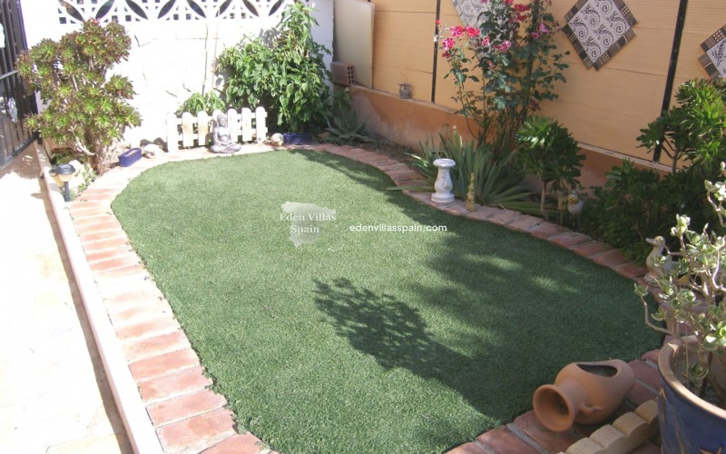 Resale - Town House - Daya Nueva