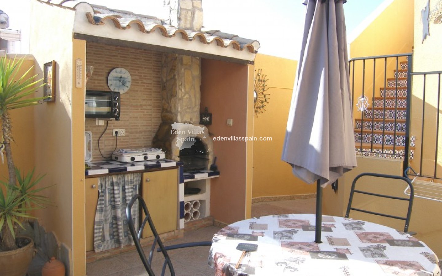 Resale - Town House - Daya Nueva