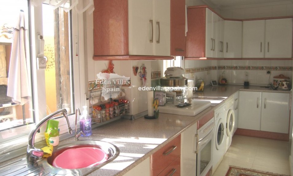 Resale - Town House - Daya Nueva
