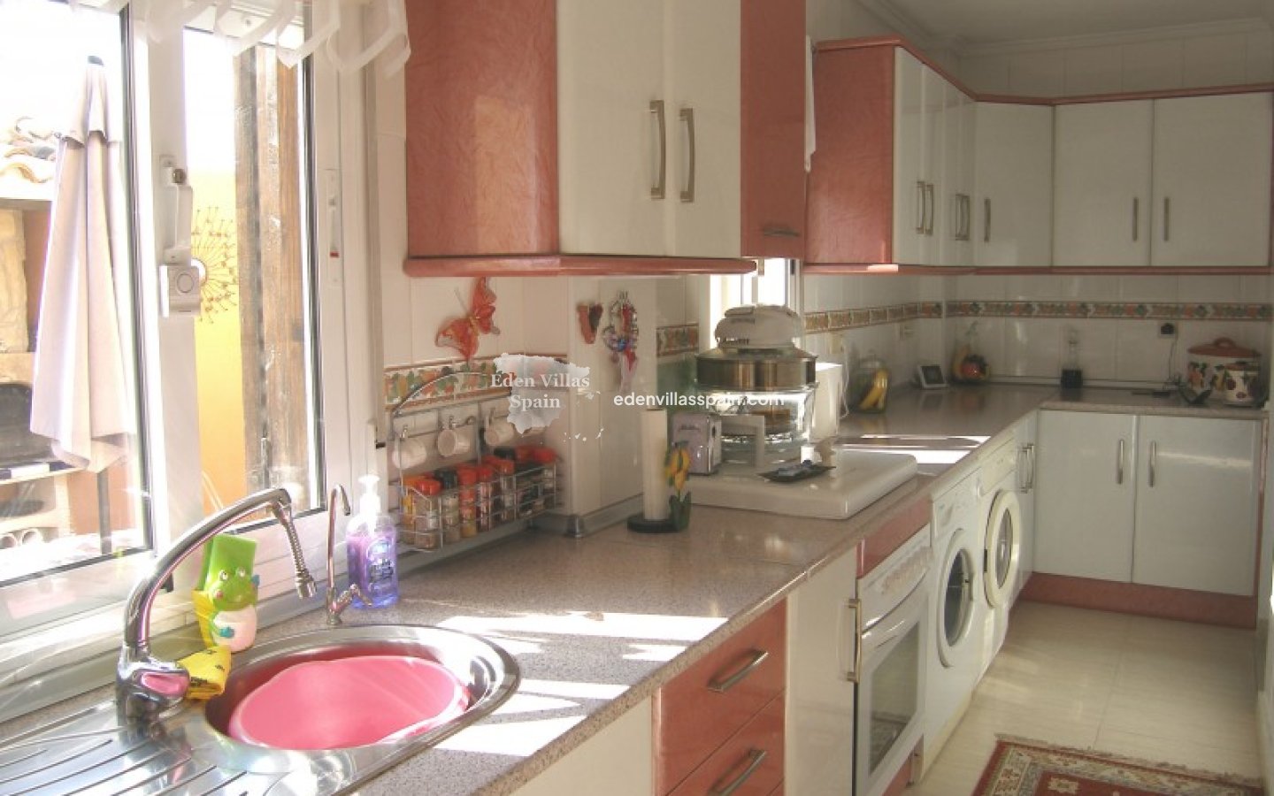 Resale - Town House - Daya Nueva