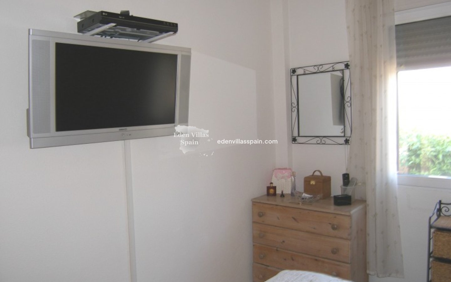 Resale - Town House - Daya Nueva