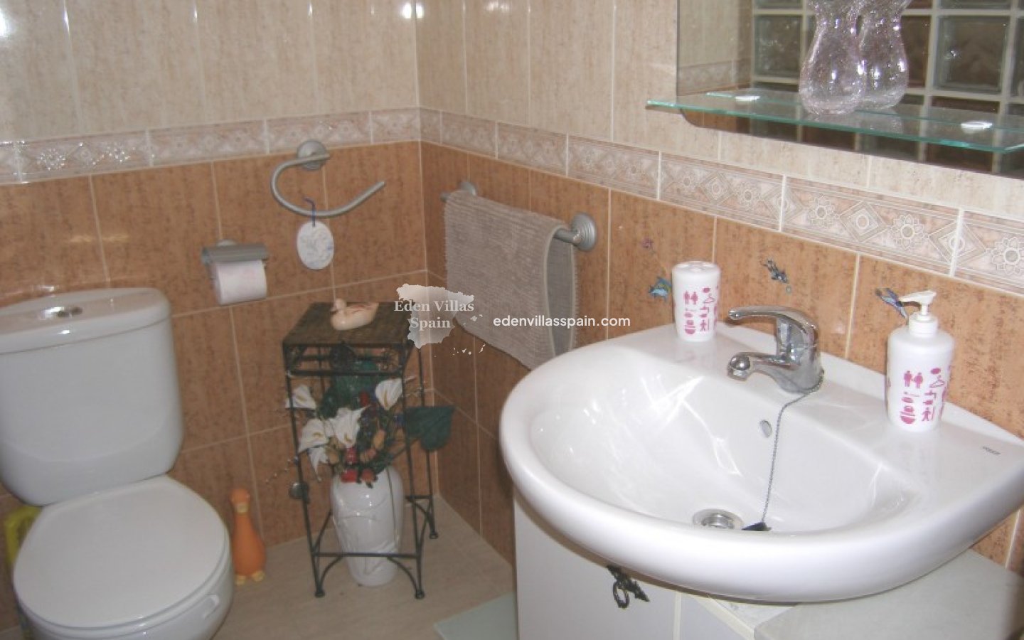 Resale - Town House - Daya Nueva