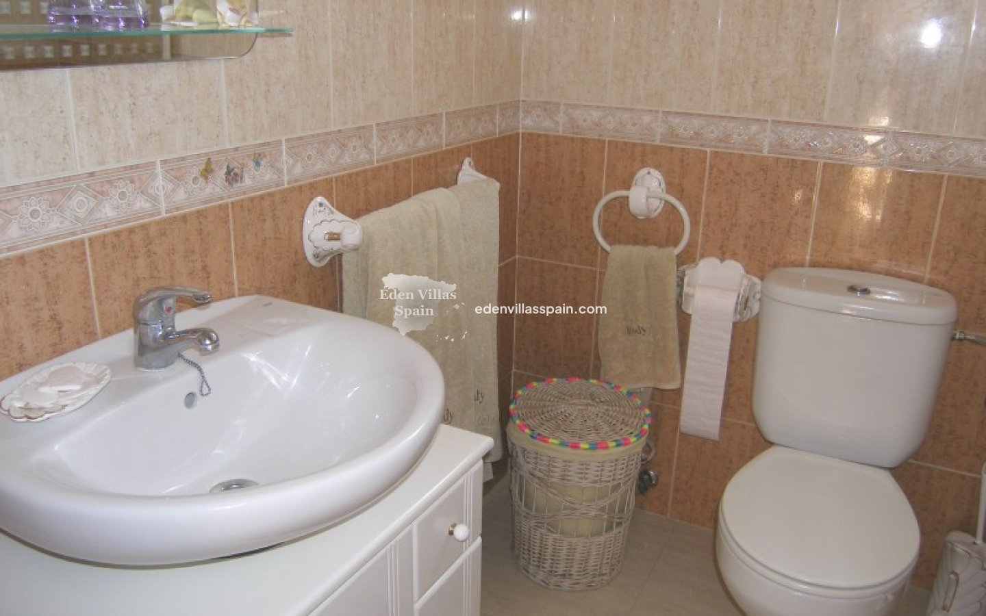 Resale - Town House - Daya Nueva