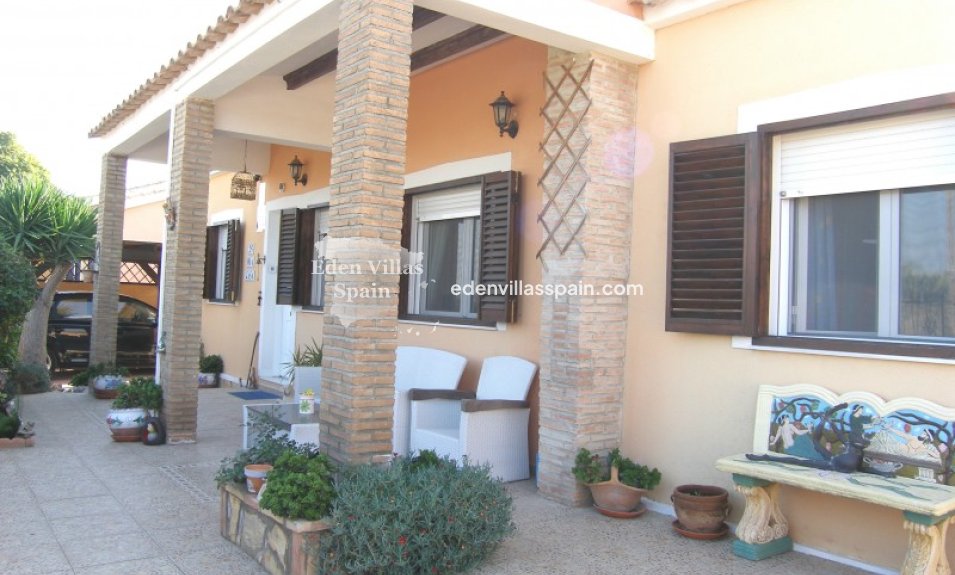 Resale - Town House - Daya Nueva
