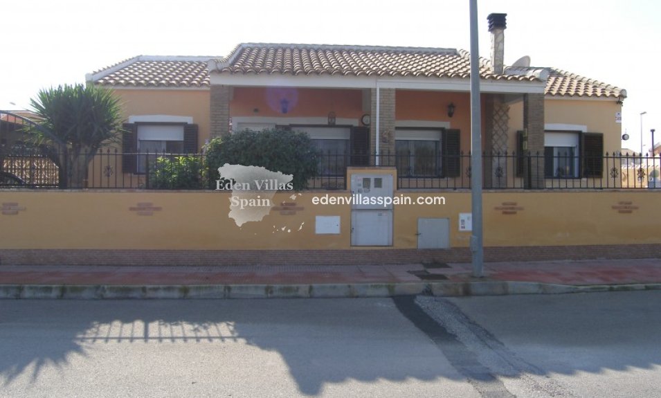 Resale - Town House - Daya Nueva