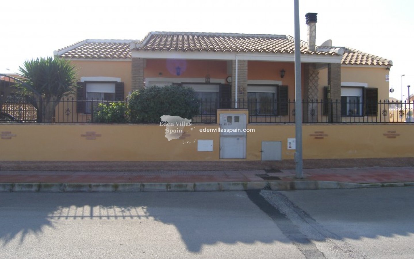 Resale - Town House - Daya Nueva