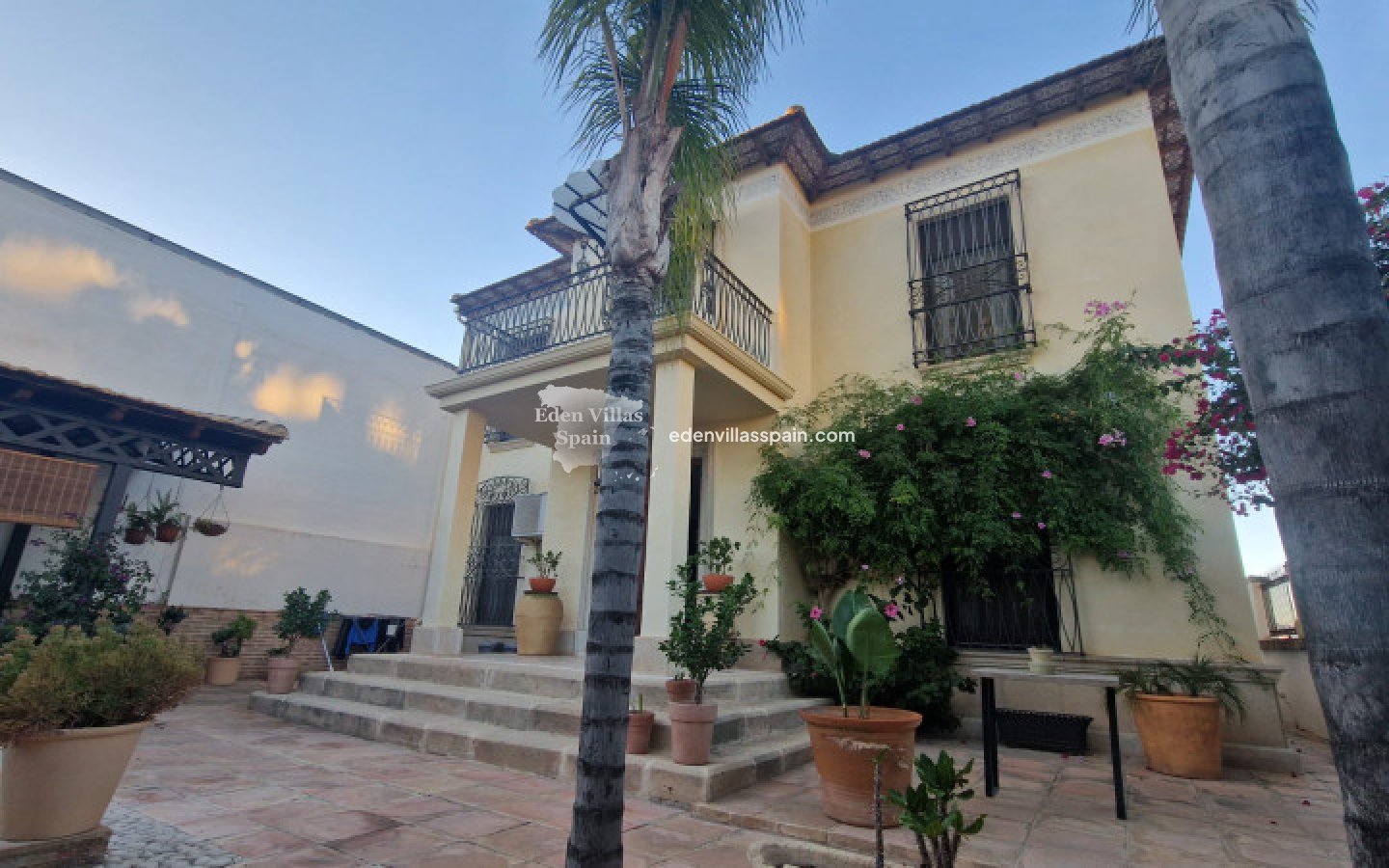Resale - Town House - Dolores
