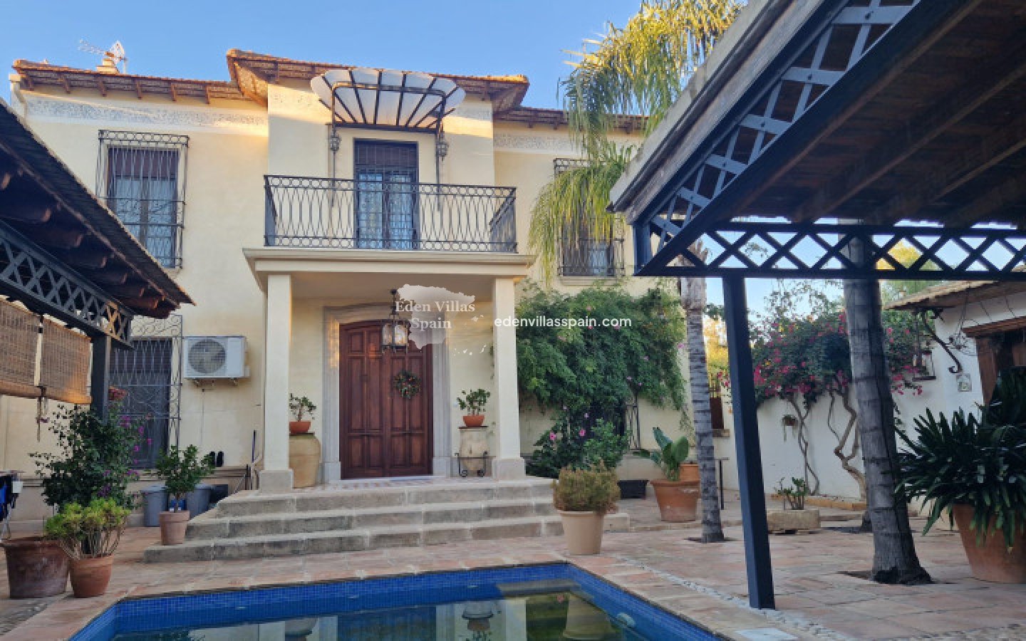 Resale - Town House - Dolores