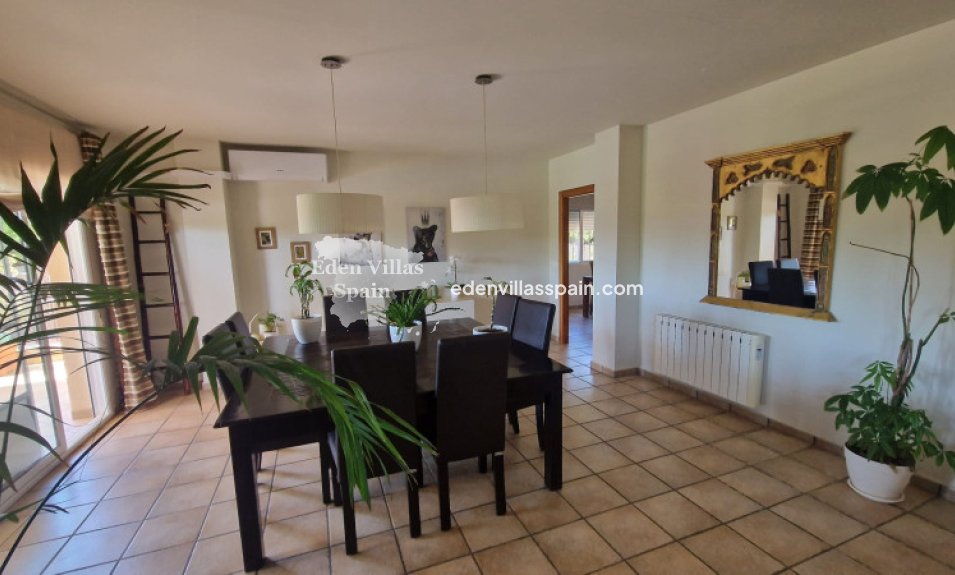 Resale - Urbanisation detached Villa - Elche