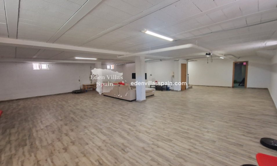 Resale - Urbanisation detached Villa - Elche