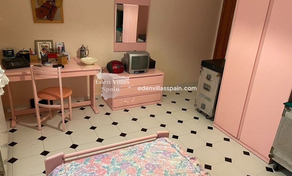 Resale - Urbanisation detached Villa - Elche