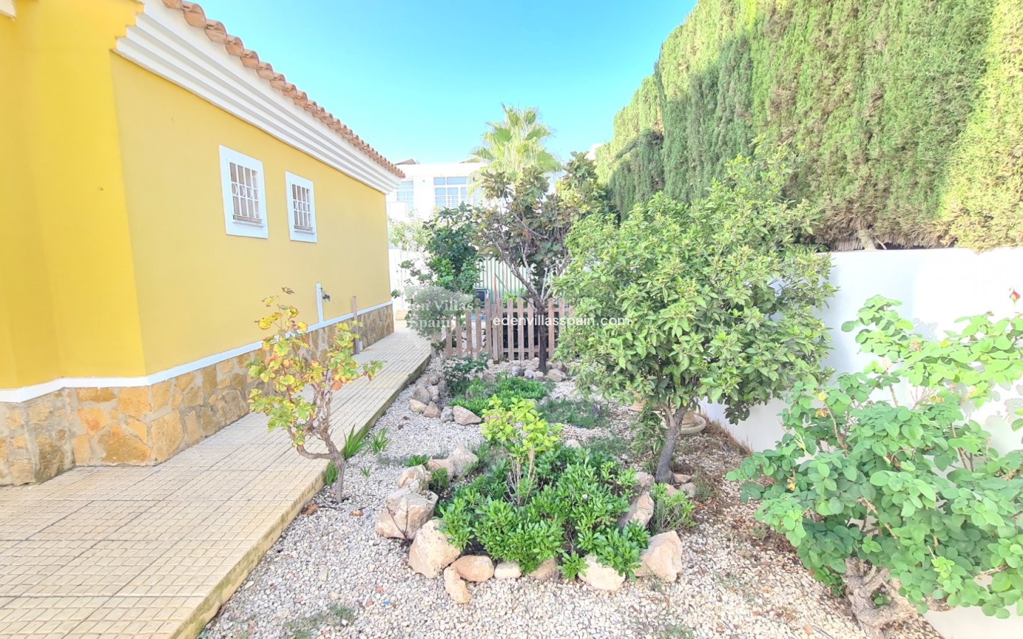 Resale - Urbanisation detached Villa - La Marina