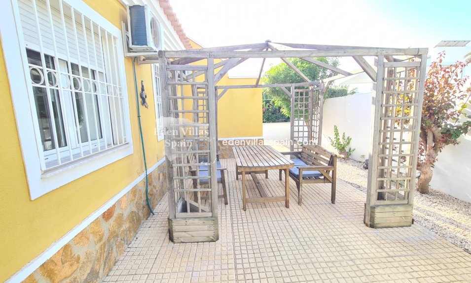 Resale - Urbanisation detached Villa - La Marina