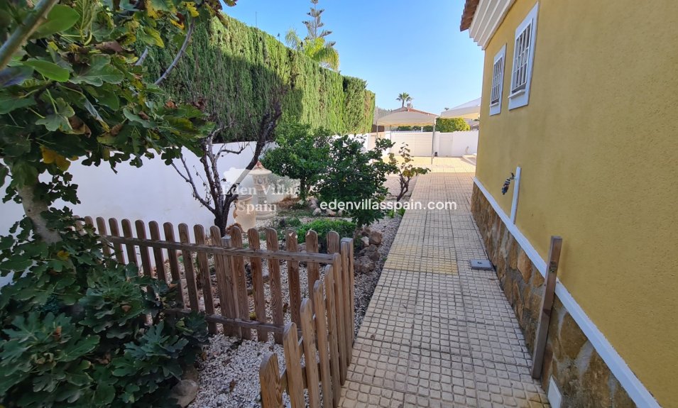 Resale - Urbanisation detached Villa - La Marina