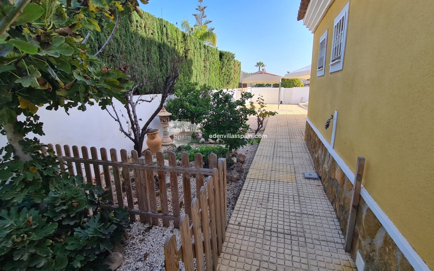 Resale - Urbanisation detached Villa - La Marina