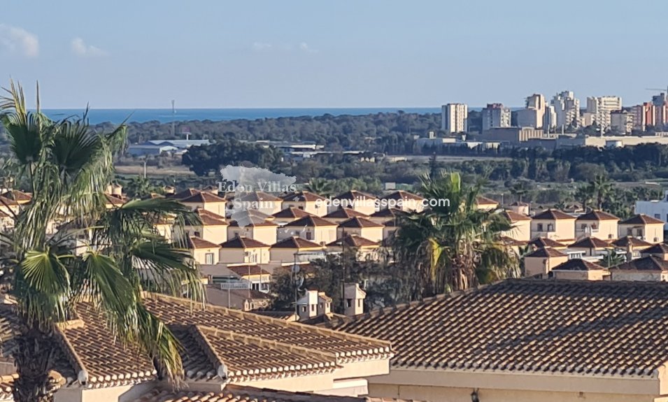 Resale - Urbanisation detached Villa - La Marina