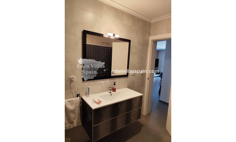 Resale - Urbanisation detached Villa - La Marina