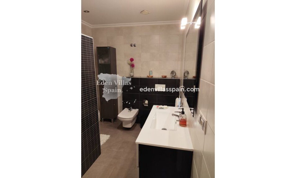 Resale - Urbanisation detached Villa - La Marina