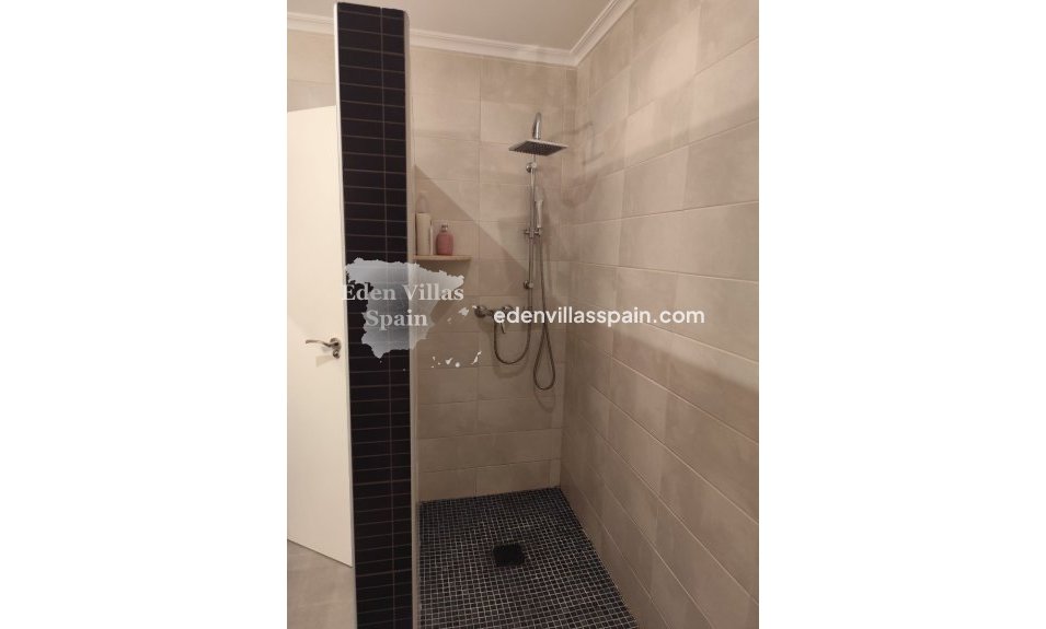 Resale - Urbanisation detached Villa - La Marina