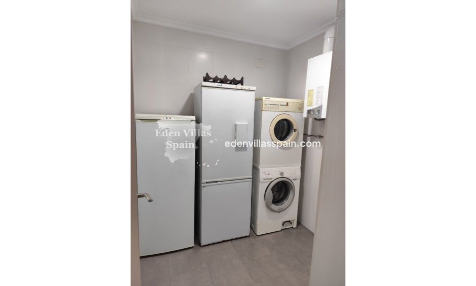 Resale - Urbanisation detached Villa - La Marina