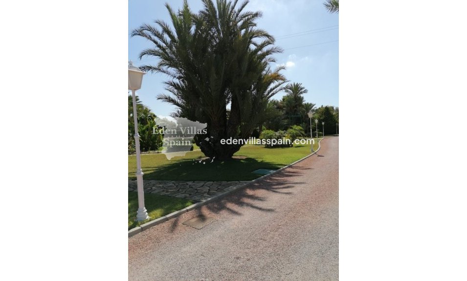 Resale - Urbanisation detached Villa - Santa Pola