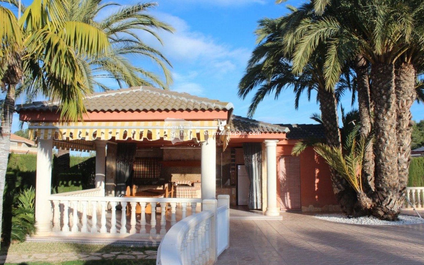 Resale - Urbanisation detached Villa - Santa Pola