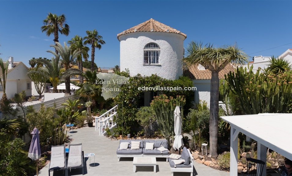 Resale - Urbanisation detached Villa - Torrevieja