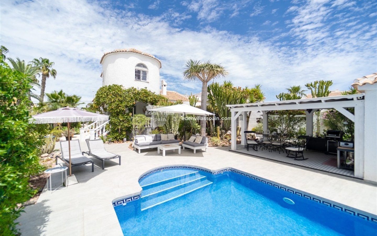 Resale - Urbanisation detached Villa - Torrevieja