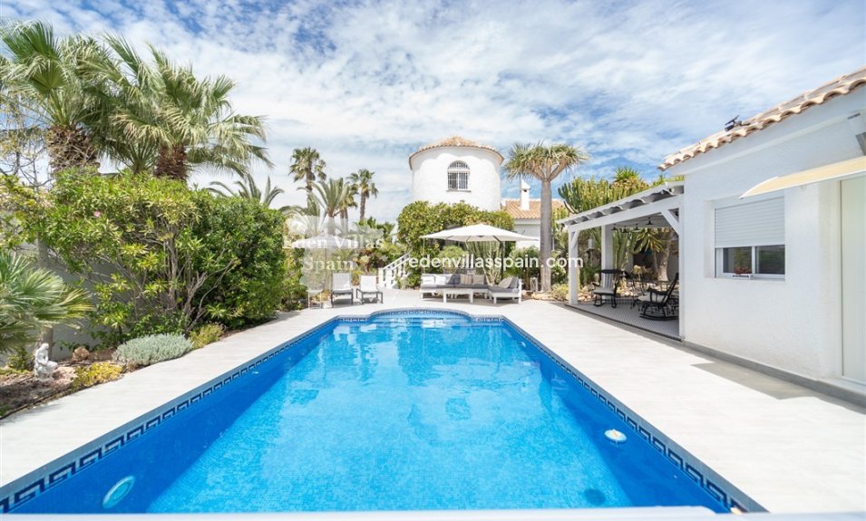 Resale - Urbanisation detached Villa - Torrevieja