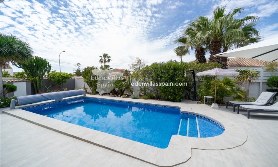 Resale - Urbanisation detached Villa - Torrevieja