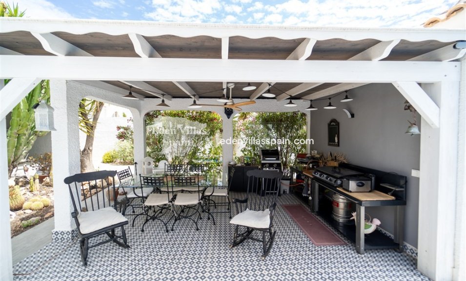 Resale - Urbanisation detached Villa - Torrevieja