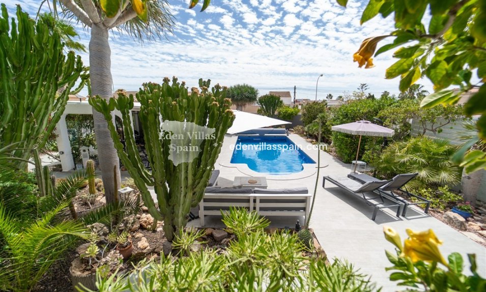 Resale - Urbanisation detached Villa - Torrevieja