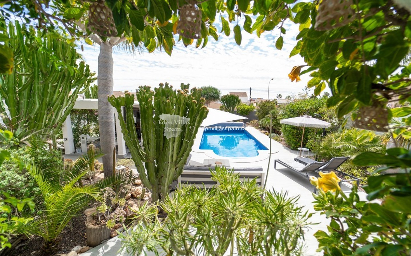 Resale - Urbanisation detached Villa - Torrevieja