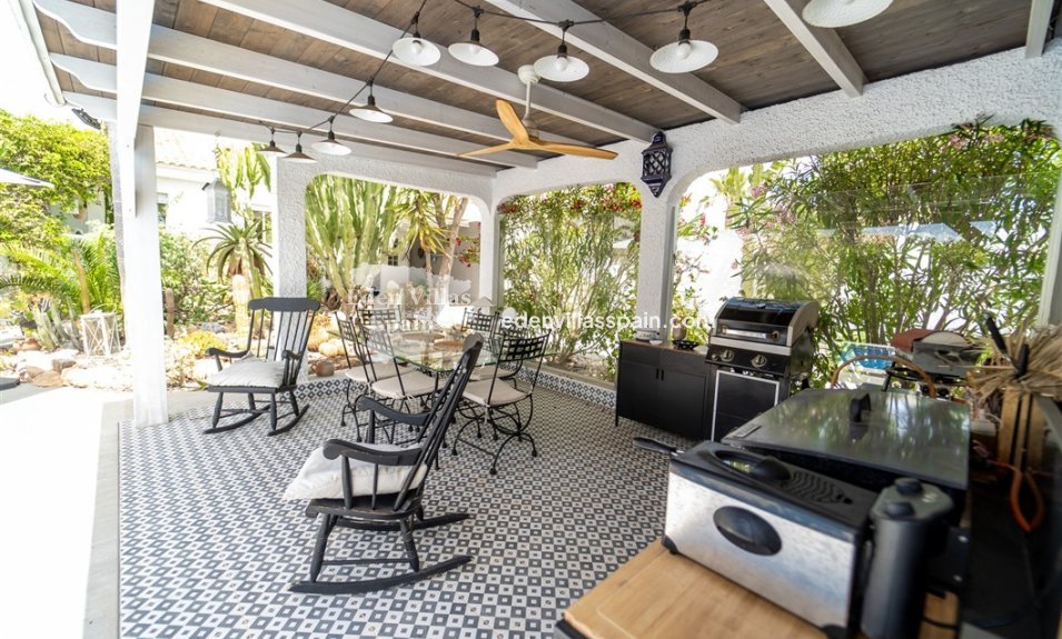 Resale - Urbanisation detached Villa - Torrevieja