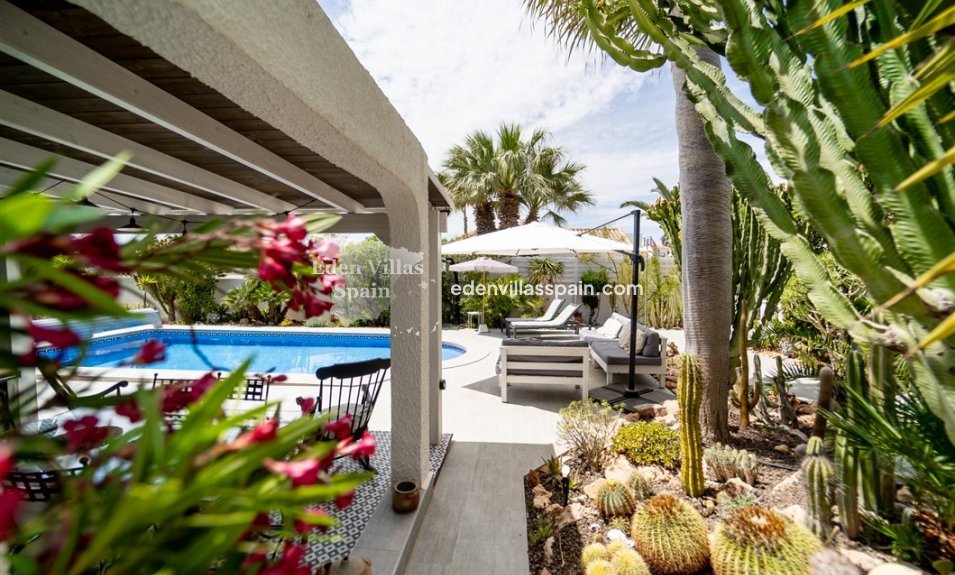 Resale - Urbanisation detached Villa - Torrevieja