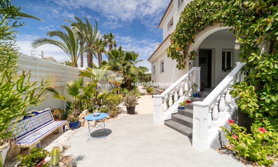 Resale - Urbanisation detached Villa - Torrevieja