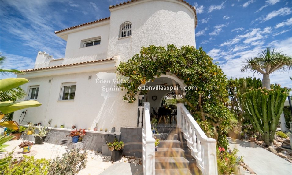 Resale - Urbanisation detached Villa - Torrevieja