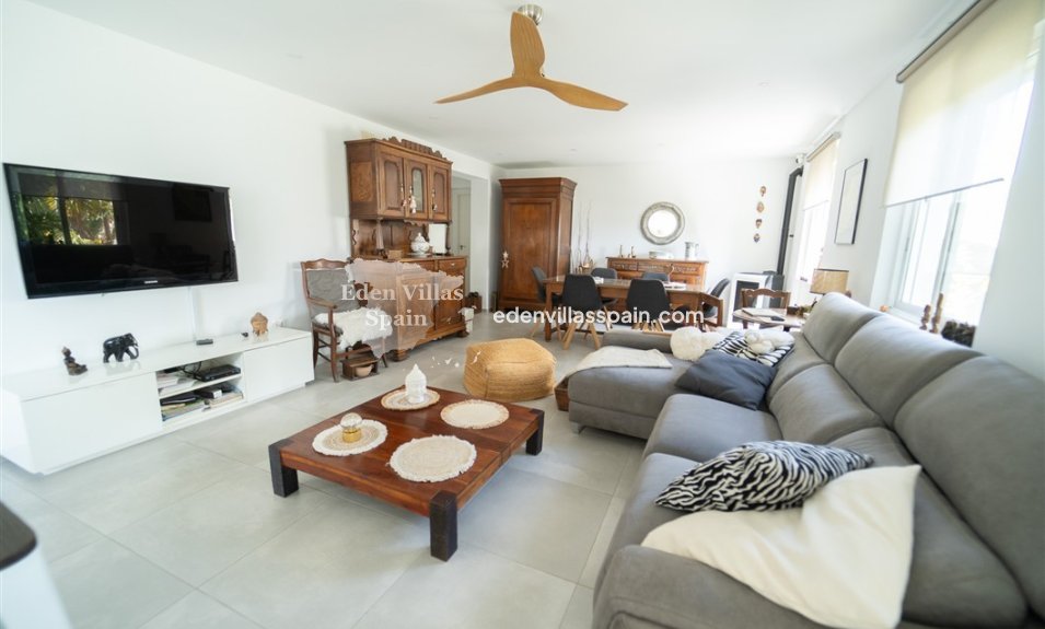 Resale - Urbanisation detached Villa - Torrevieja