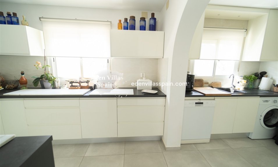 Resale - Urbanisation detached Villa - Torrevieja