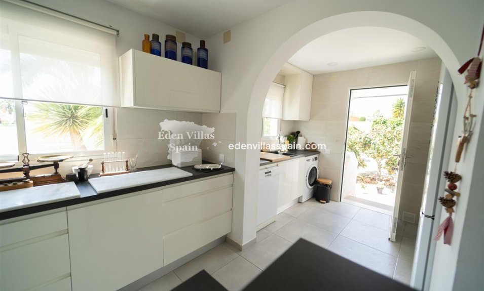 Resale - Urbanisation detached Villa - Torrevieja