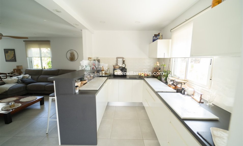 Resale - Urbanisation detached Villa - Torrevieja