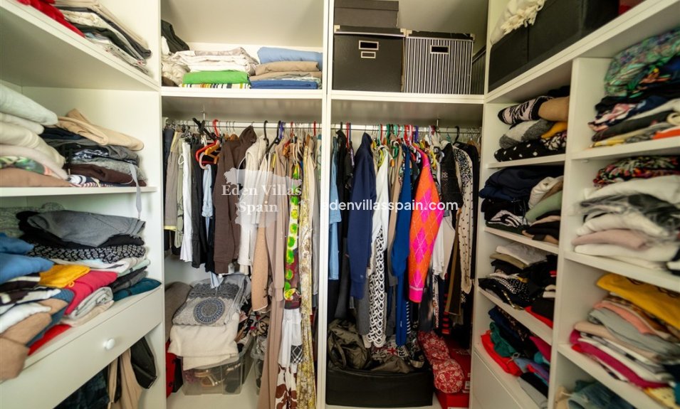 Resale - Urbanisation detached Villa - Torrevieja