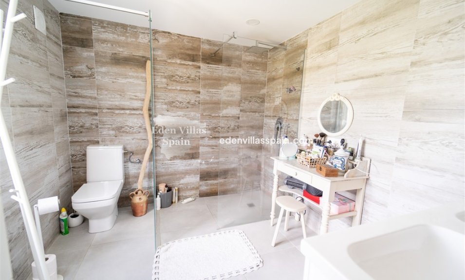 Resale - Urbanisation detached Villa - Torrevieja