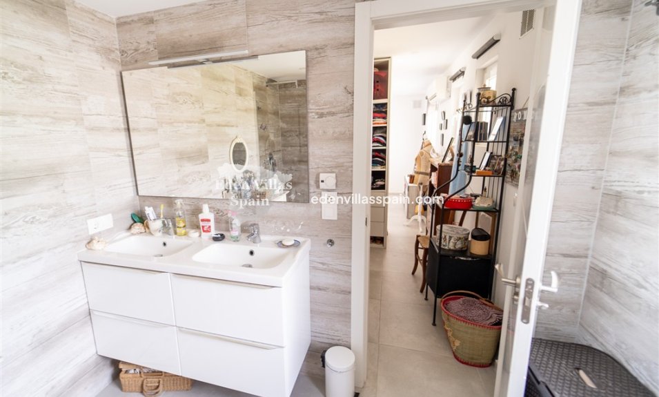 Resale - Urbanisation detached Villa - Torrevieja