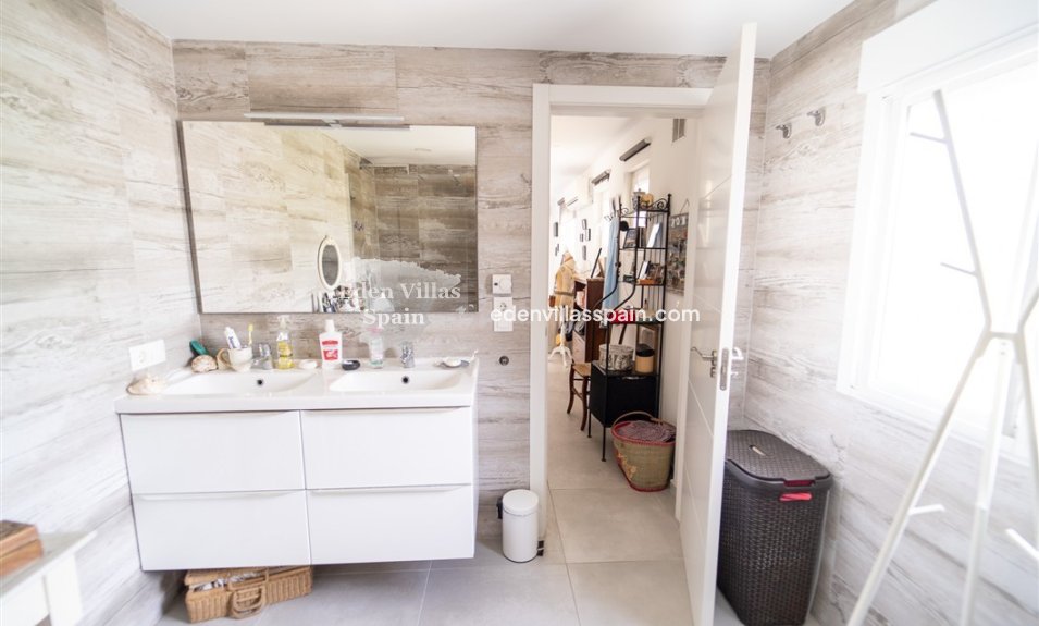 Resale - Urbanisation detached Villa - Torrevieja